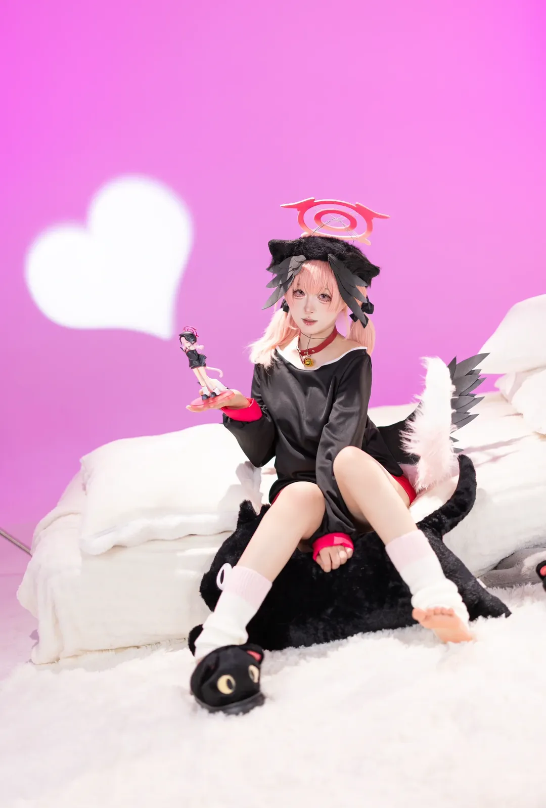 蔚蓝档案, 下江小春cos, 二次元萌系, 居家风穿搭, 粉色背景cosplay