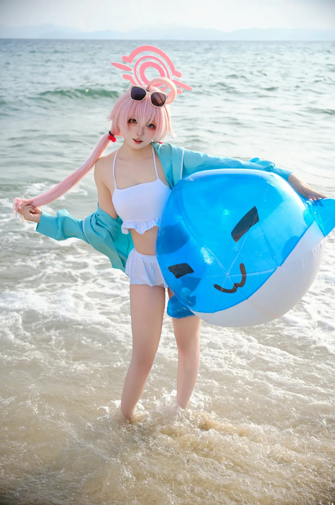 ブルーアーカイブ, 小鳥遊ホシノ コスプレ, 海辺のポートレート, 夏の水着, コスプレシェア - 2枚目