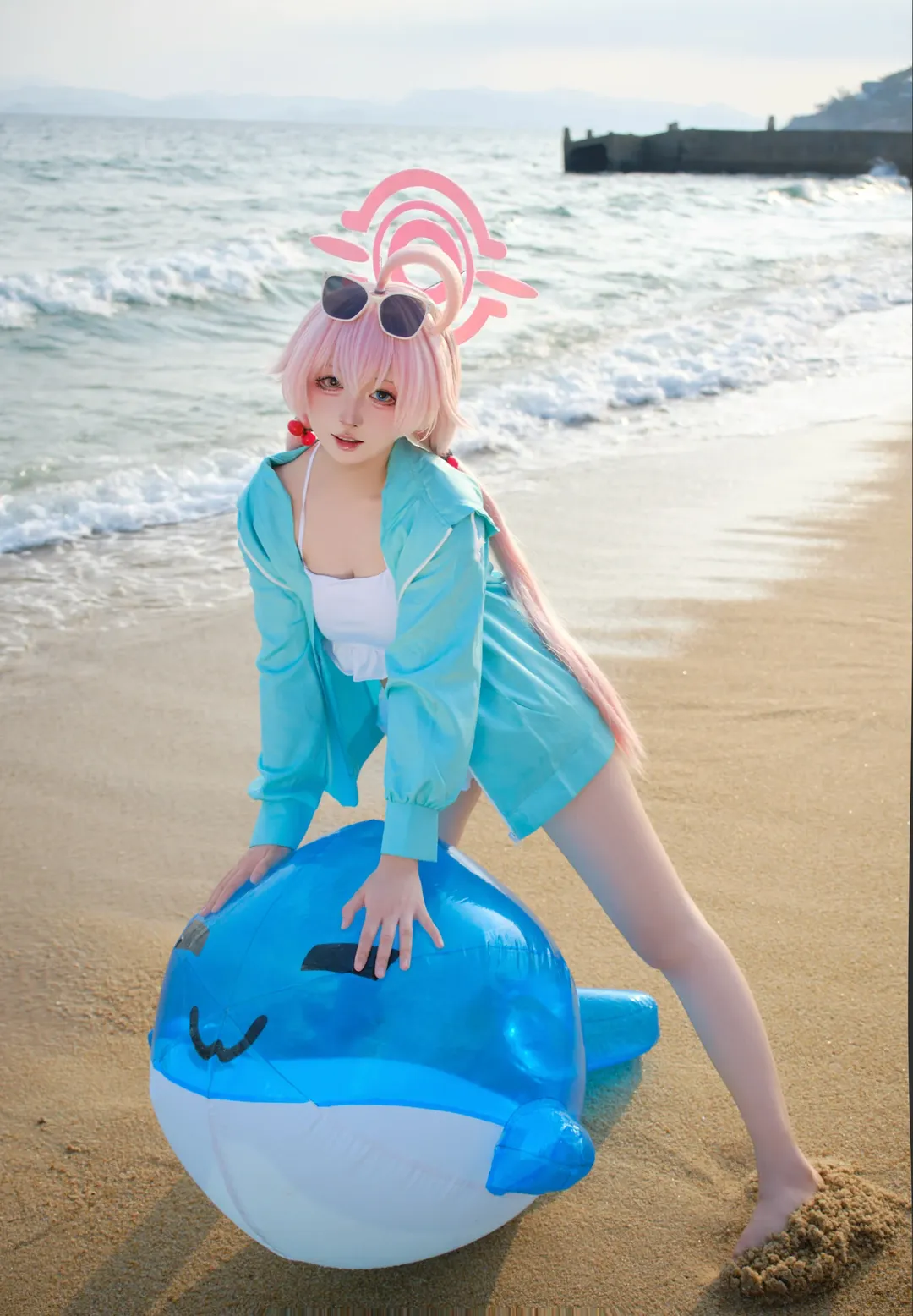 ブルーアーカイブ, 小鳥遊ホシノ コスプレ, 海辺のポートレート, 夏の水着, コスプレシェア - 3枚目