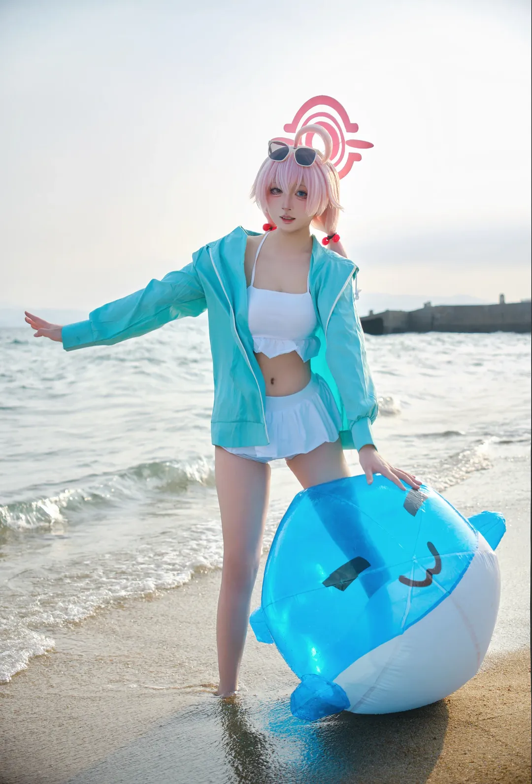 ブルーアーカイブ, 小鳥遊ホシノ コスプレ, 海辺のポートレート, 夏の水着, コスプレシェア - 4枚目