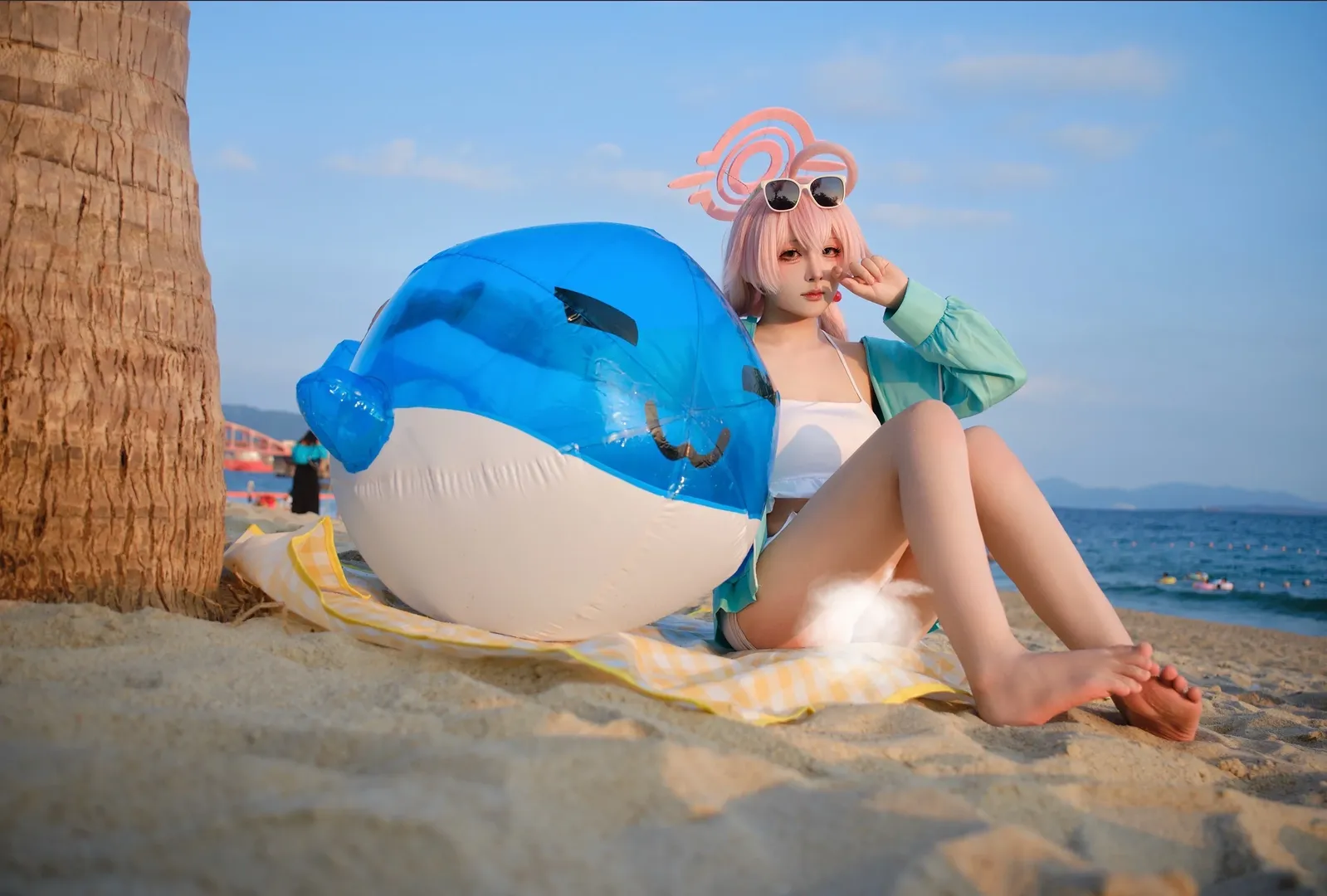 ブルーアーカイブ, コスプレ撮影, 小鳥遊ホシノ コスプレ, 夏の水着, ビーチコスプレ - 2枚目