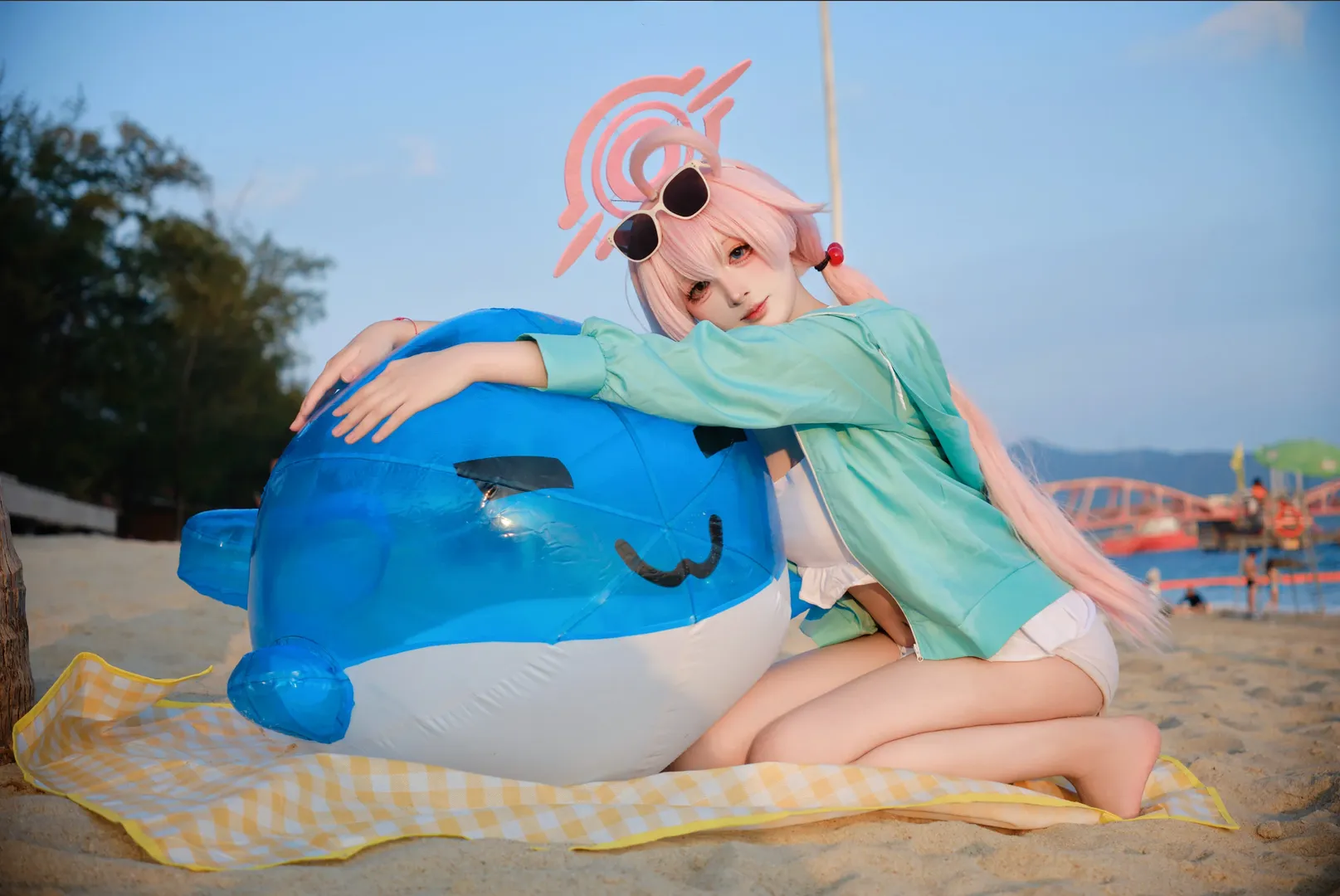 ブルーアーカイブ, コスプレ撮影, 小鳥遊ホシノ コスプレ, 夏の水着, ビーチコスプレ - 4枚目