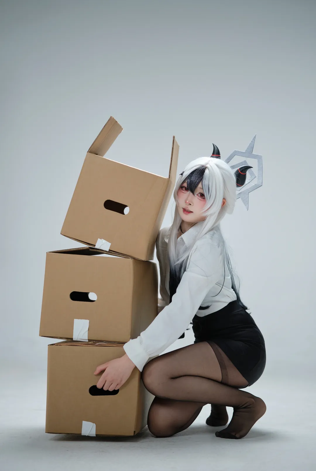 ブルーアーカイブ, コスプレ日常, 黒ストッキングコスプレ, カヨココスプレ, ダンボール小道具