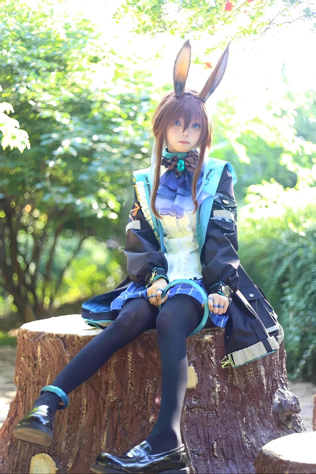 Outdoor photography, Arknights, Amiya cosplay, Casual cosplay, Black tights outfit