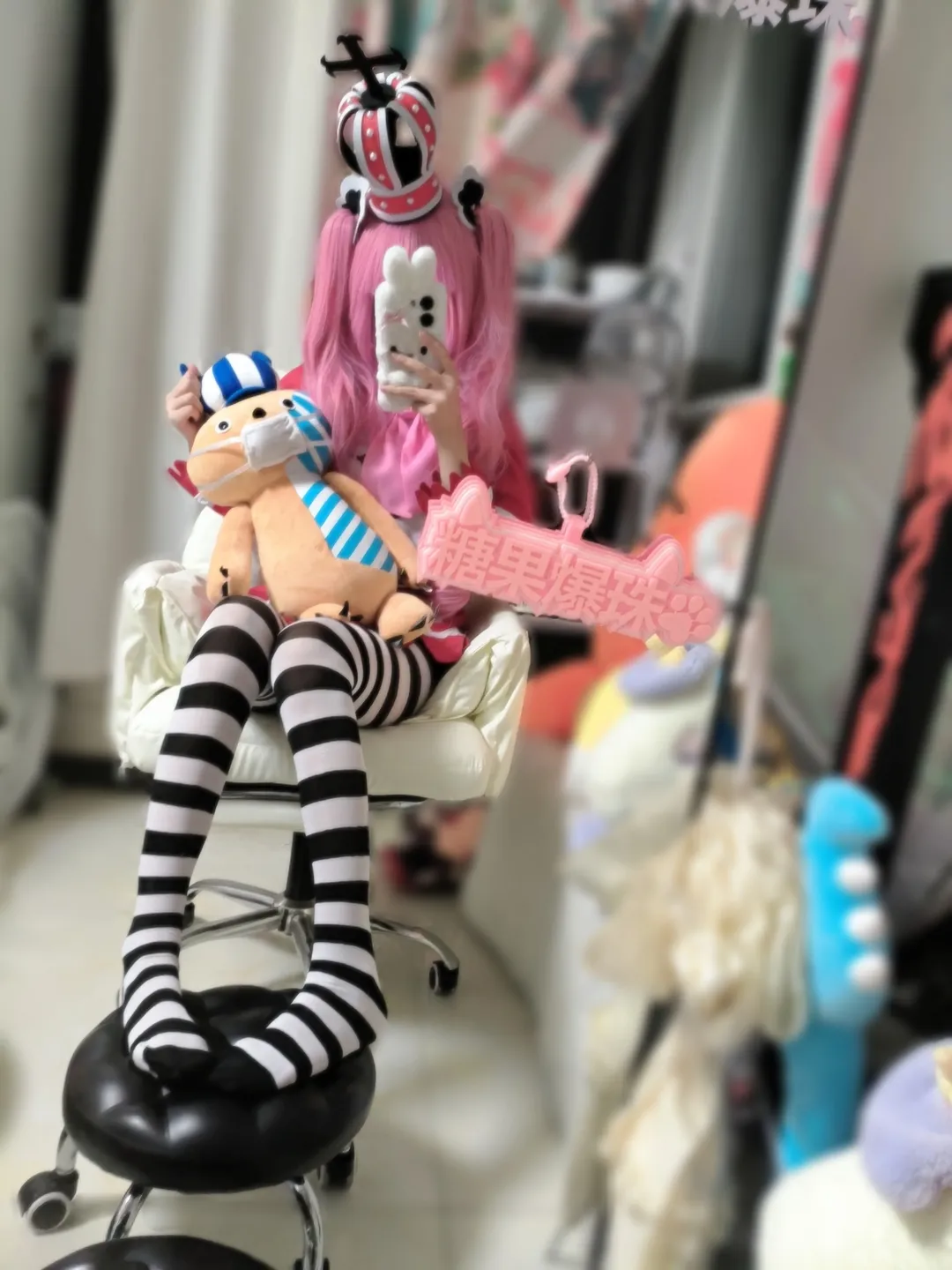 对镜自拍, 海贼王, 佩罗娜cos, 幽灵公主, 条纹丝袜 - 第2张