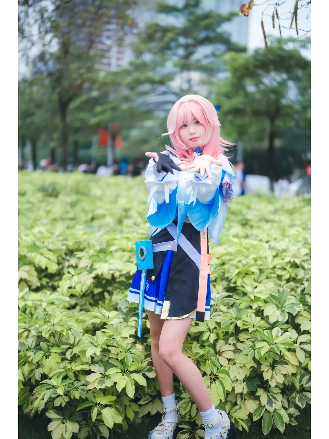 崩坏星穹铁道, 三月七cos, 萤火虫漫展, cosplay摄影, 户外漫展 - 第4张