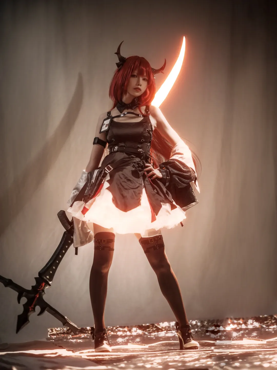 明日方舟, 黑丝, 暗黑风, 永续黄昏, 红发恶魔角cos - 第4张