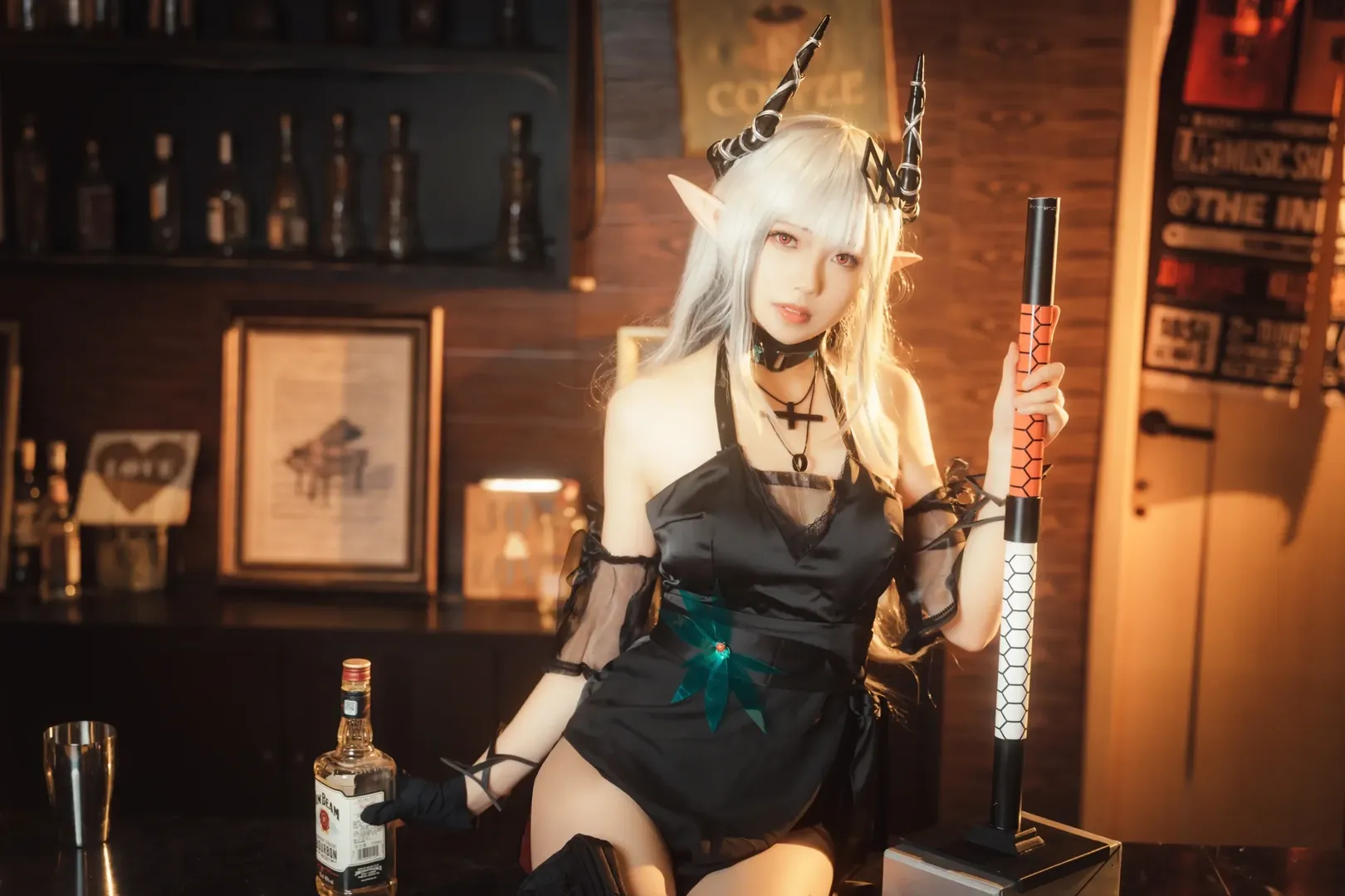 cosplay, 明日方舟, 精灵耳, 酒吧写真, 黑曜石cos - 第4张