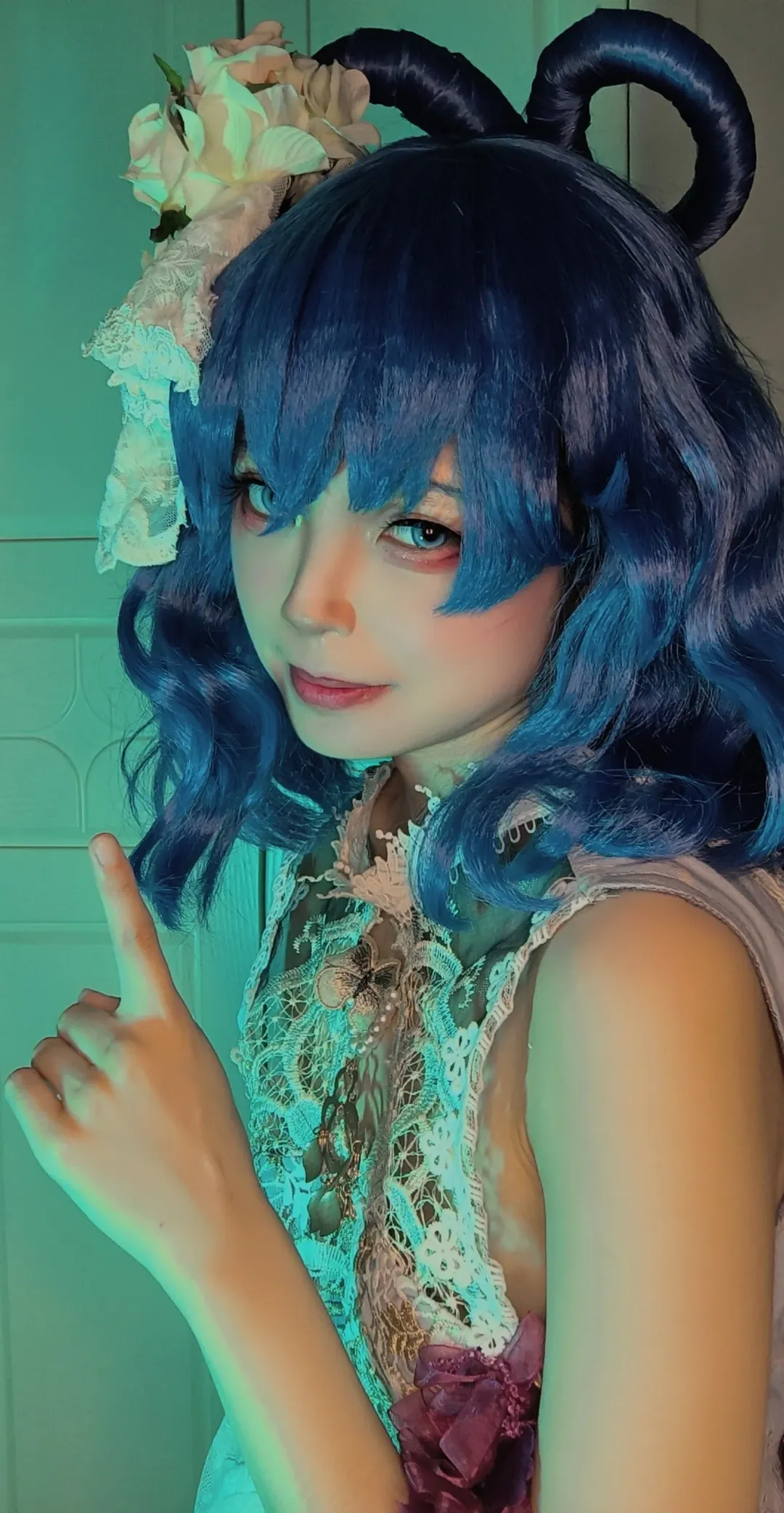 東方Project, 霍青娥コスプレ, 壁抜けの邪仙, 青いレースのドレス, 青色照明 - 3枚目