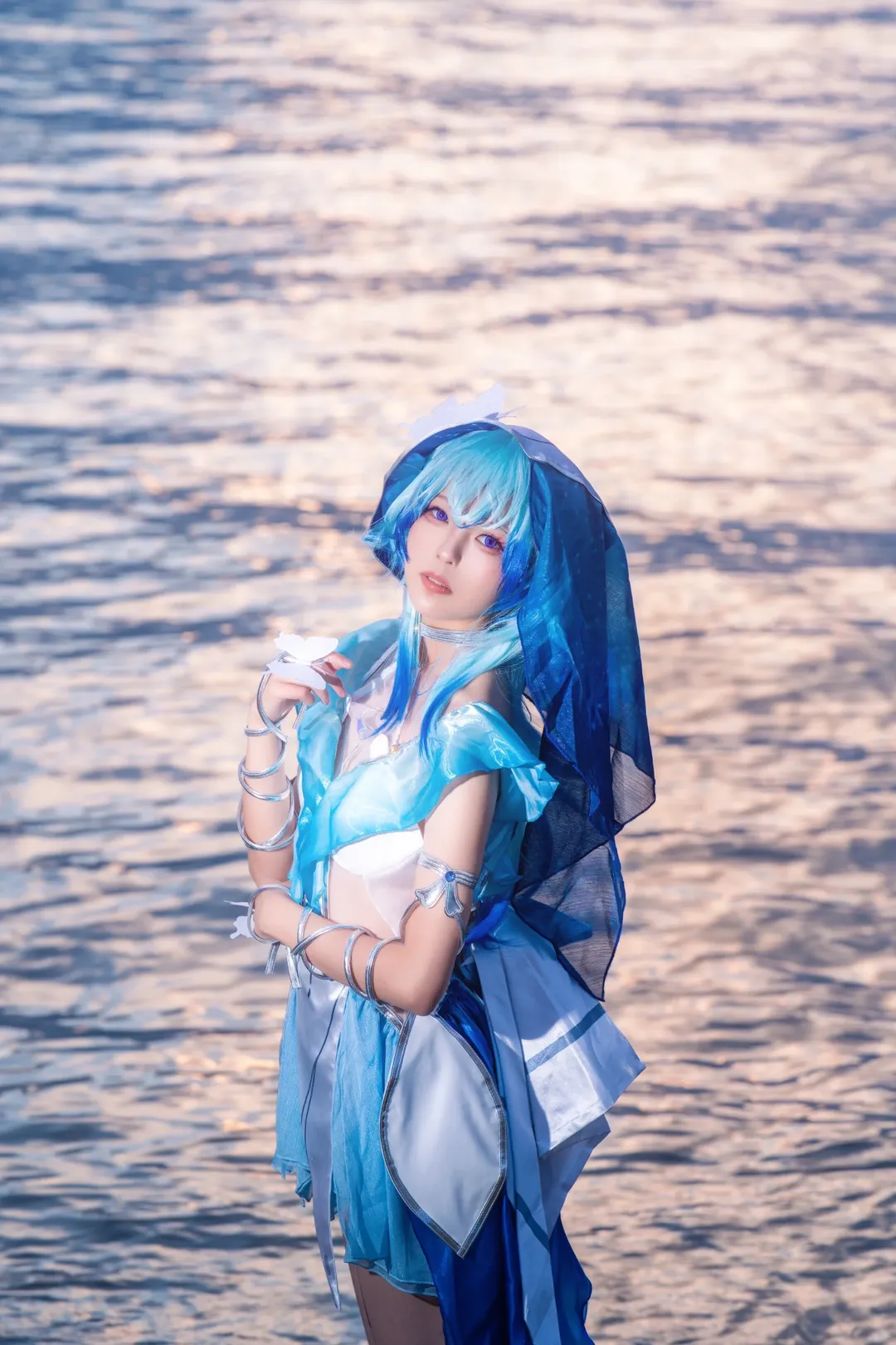 鸣潮, 守岸人cos, cosplay摄影, 游戏还原, 蓝调氛围 - 第2张
