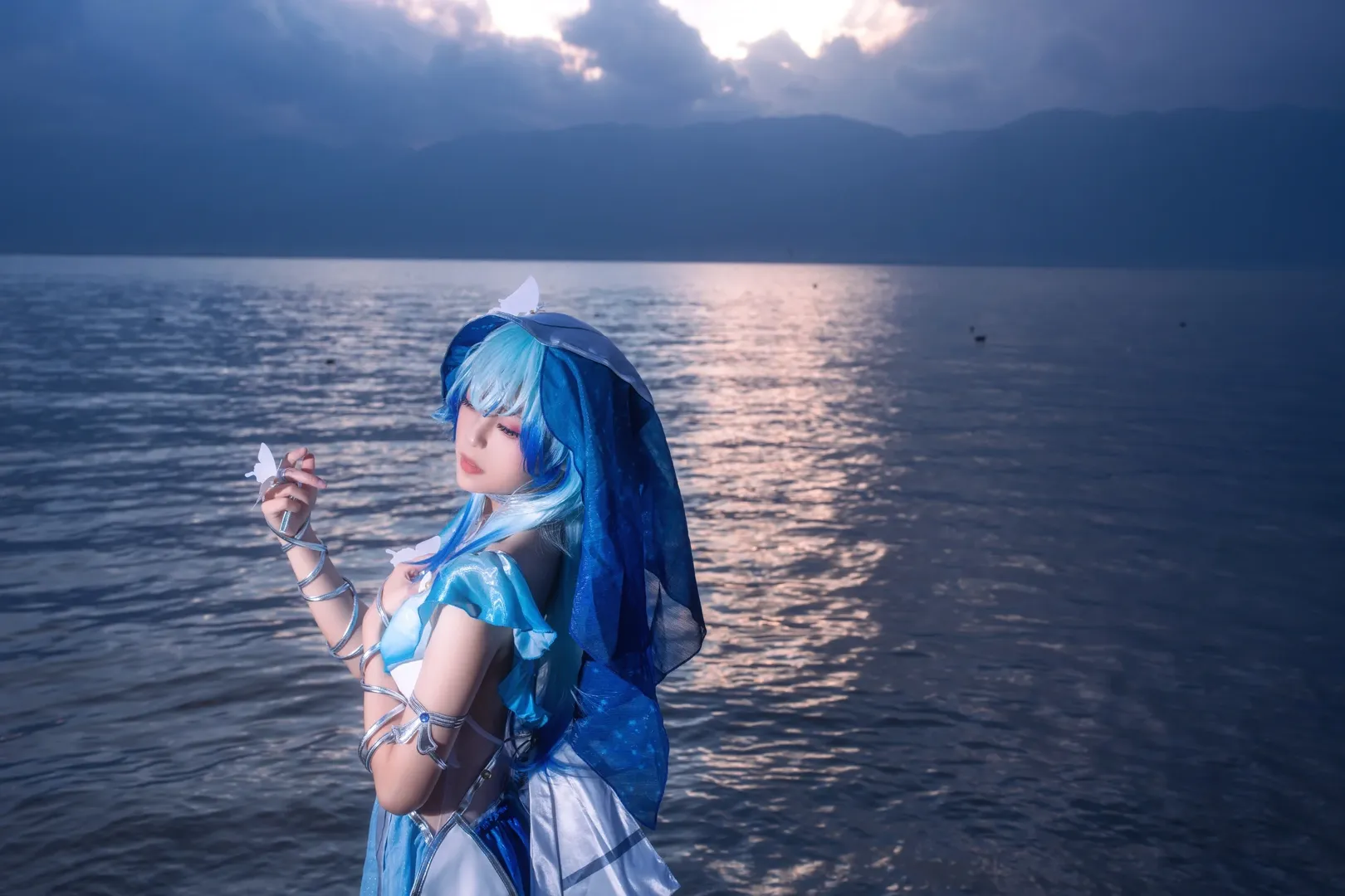 鸣潮, 守岸人cos, cosplay摄影, 游戏还原, 蓝调氛围 - 第5张