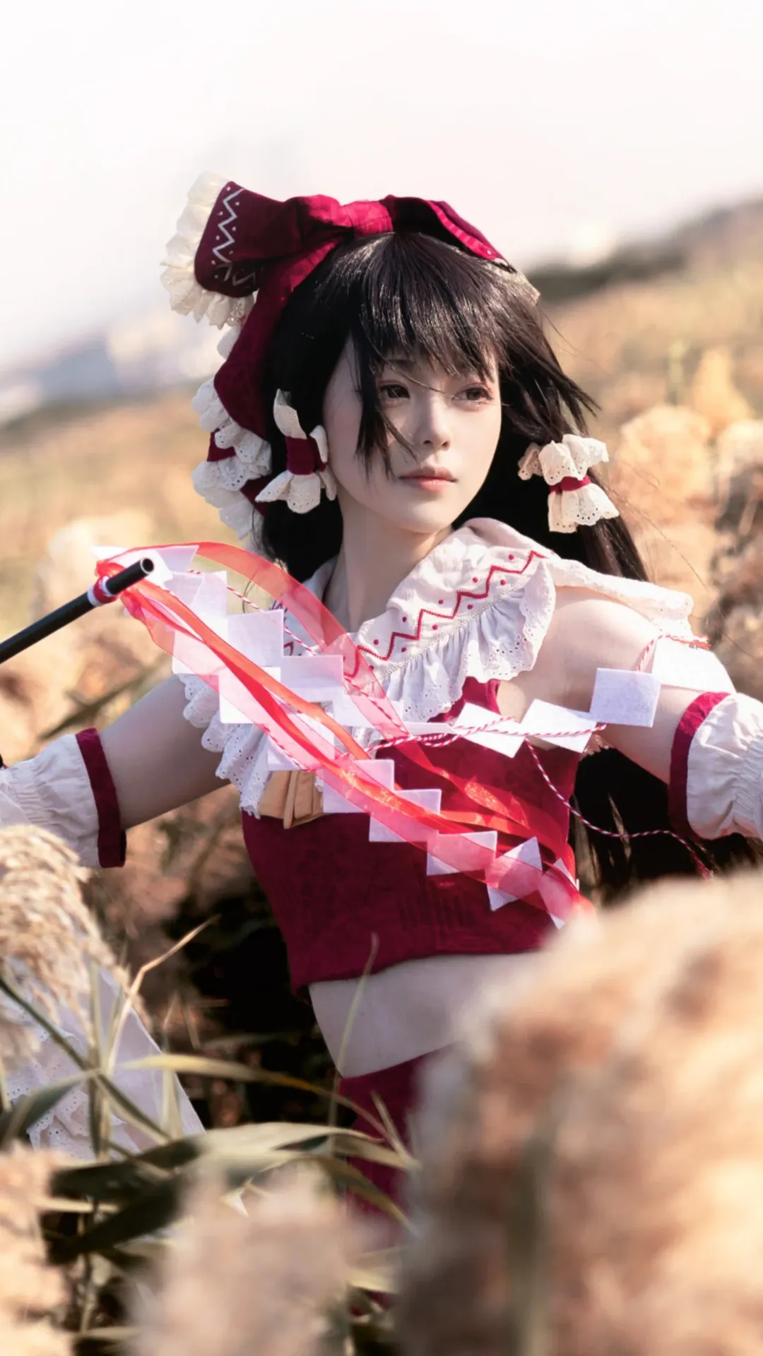 Reimu Hakurei Cosplay, Touhou Project, Outdoor cosplay, Cosplay photography, Shrine maiden outfit