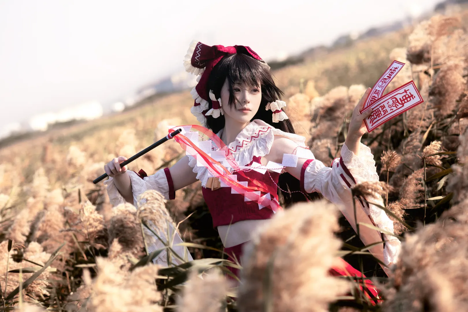 博丽灵梦cos, 东方project, 户外cos, cosplay摄影, 巫女装扮 - 第2张