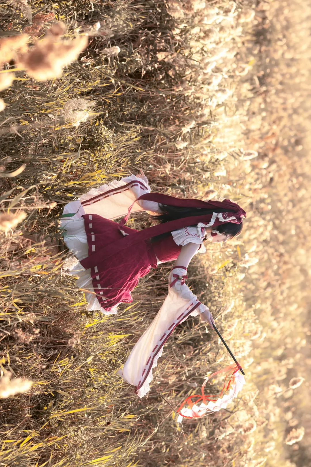 博丽灵梦cos, 东方project, 外景拍摄, 芦苇荡写真, 巫女服cosplay - 第2张