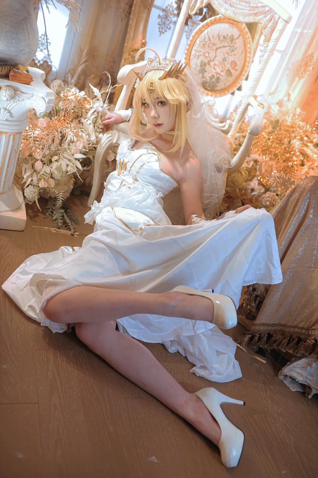 Fate/Grand Order, Altria cosplay, Pure white wedding dress, Artoria Lancer bride, Stockings and high heels