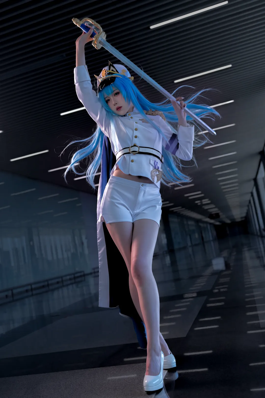 氛围感摄影, NIKKE胜利女神, 海伦cos, 白丝高跟, 海军风制服 - 第2张