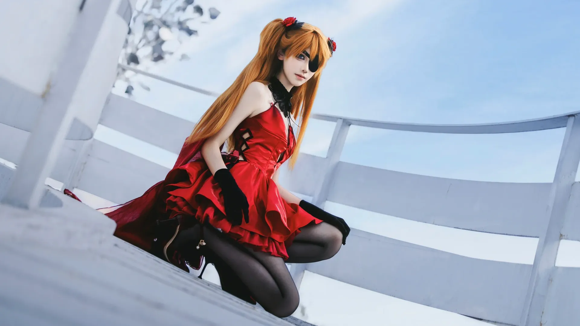 コスプレ, 勝利の女神：NIKKE, アスカコスプレ, 黒タイツ コーデ, 赤ドレス写真 - 2枚目