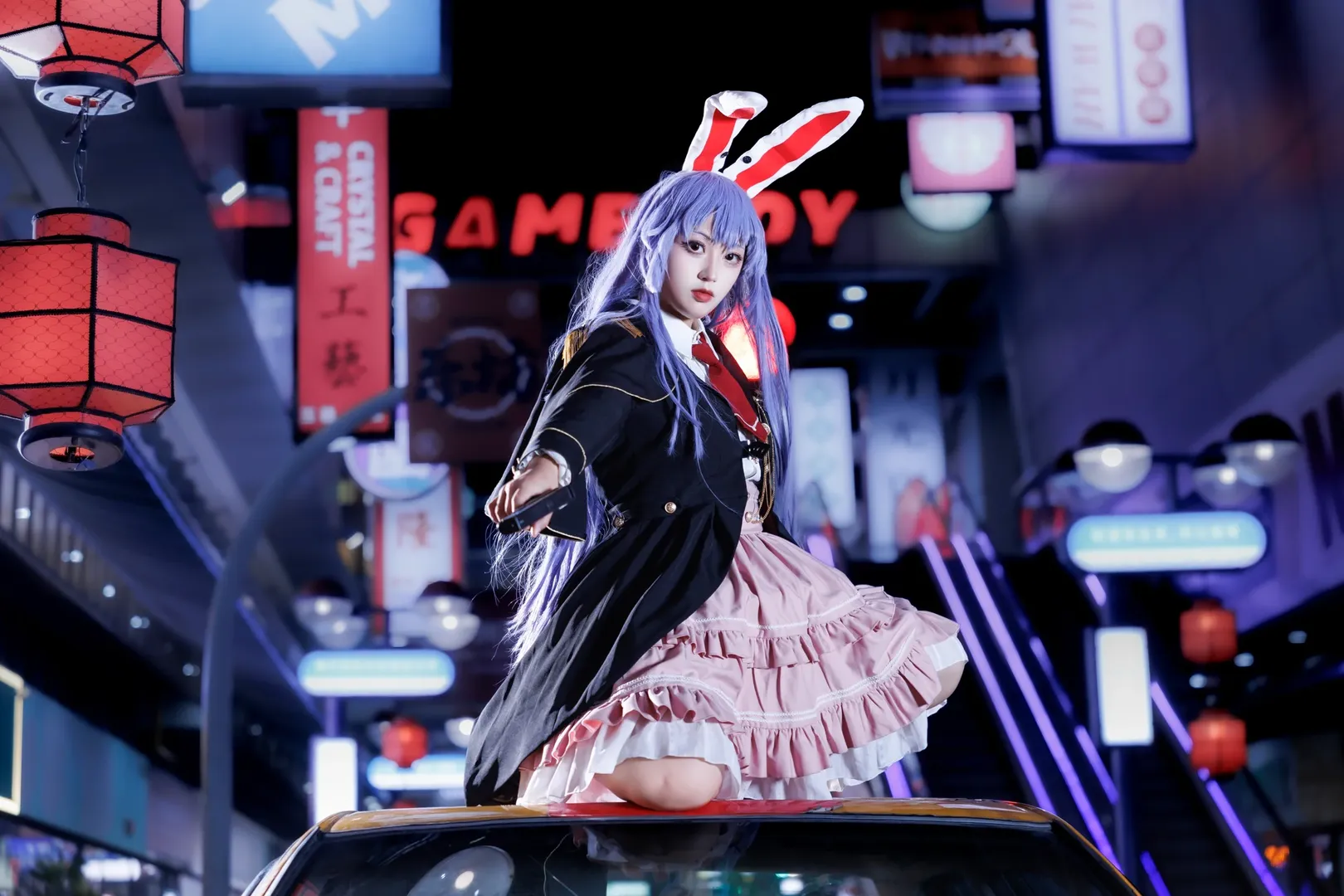 東方Project, 二次元コスプレ, 鈴仙・優曇華院・イナバコスプレ, ミリタリー風コーデ, ネオン夜景ストリートスナップ - 1枚目