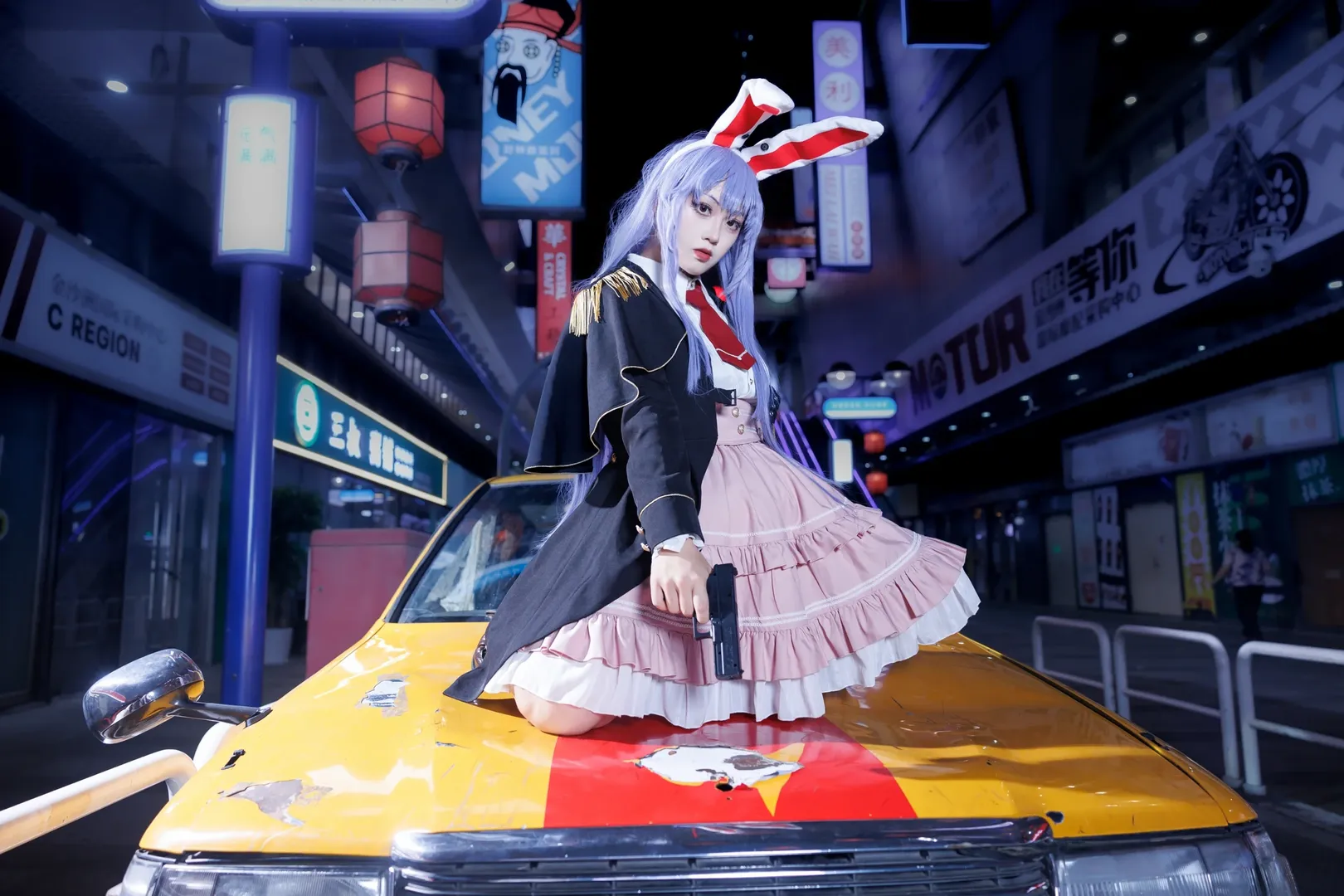 東方Project, 二次元コスプレ, 鈴仙・優曇華院・イナバコスプレ, ミリタリー風コーデ, ネオン夜景ストリートスナップ - 2枚目