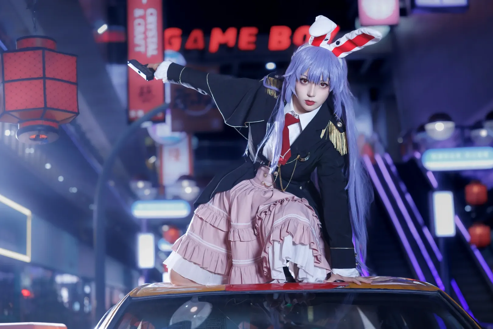 東方Project, 二次元コスプレ, 鈴仙・優曇華院・イナバコスプレ, ミリタリー風コーデ, ネオン夜景ストリートスナップ - 4枚目