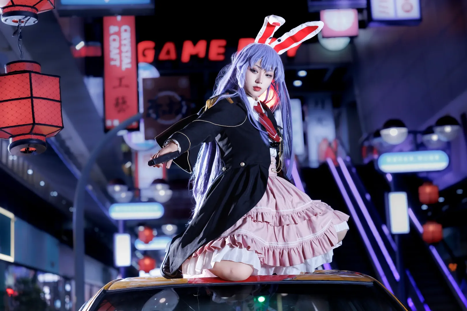 東方Project, 二次元コスプレ, 鈴仙・優曇華院・イナバコスプレ, ミリタリー風コーデ, ネオン夜景ストリートスナップ - 5枚目