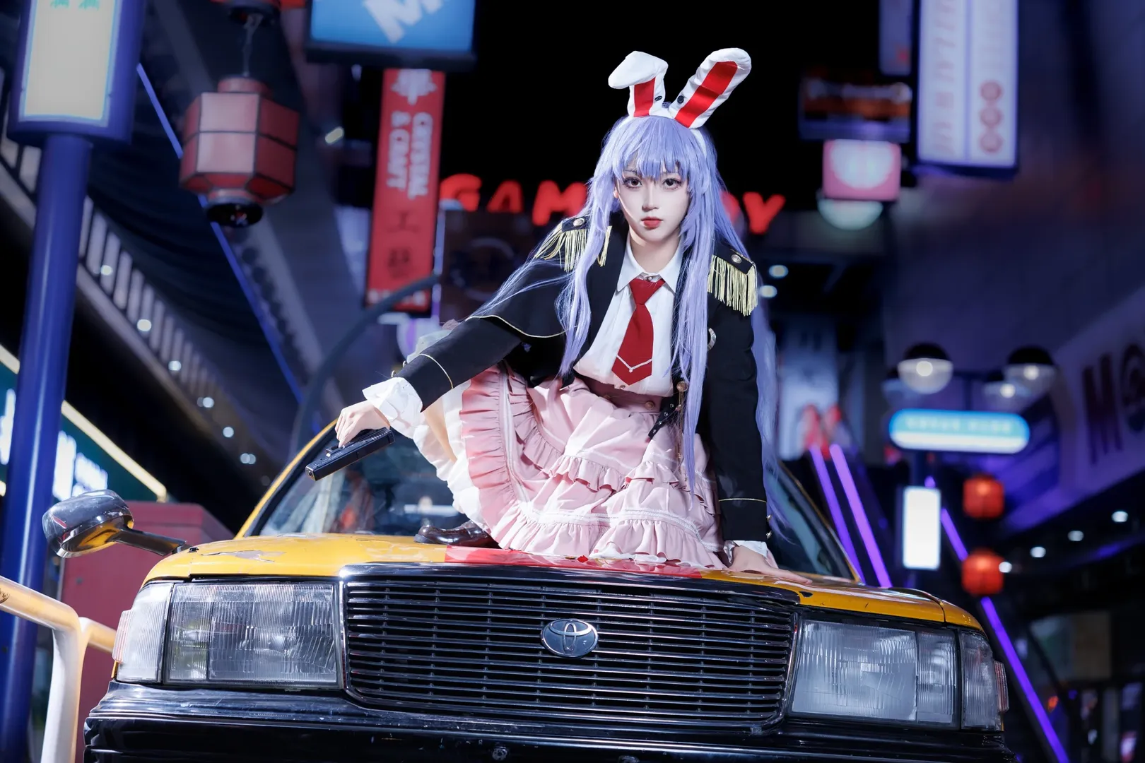 東方Project, 二次元コスプレ, 鈴仙・優曇華院・イナバコスプレ, ミリタリー風コーデ, ネオン夜景ストリートスナップ - 7枚目