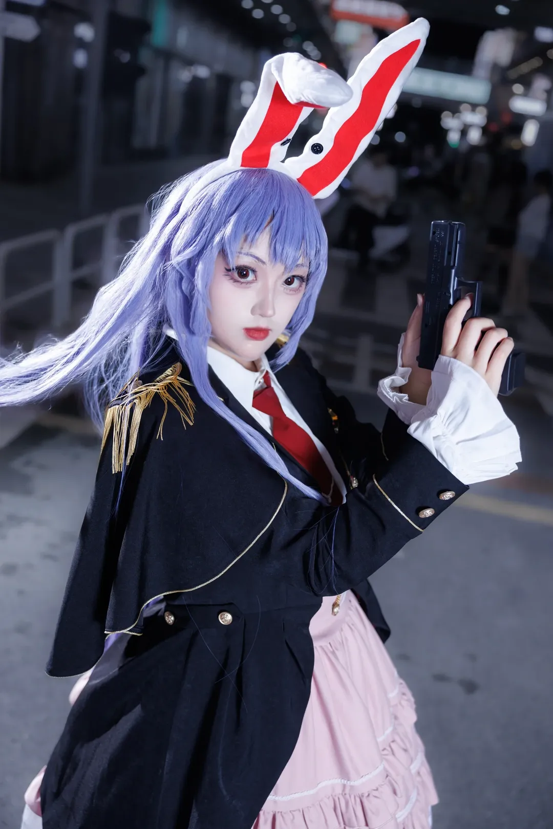東方Project, 二次元コスプレ, 鈴仙・優曇華院・イナバコスプレ, ミリタリー風コーデ, ネオン夜景ストリートスナップ - 9枚目