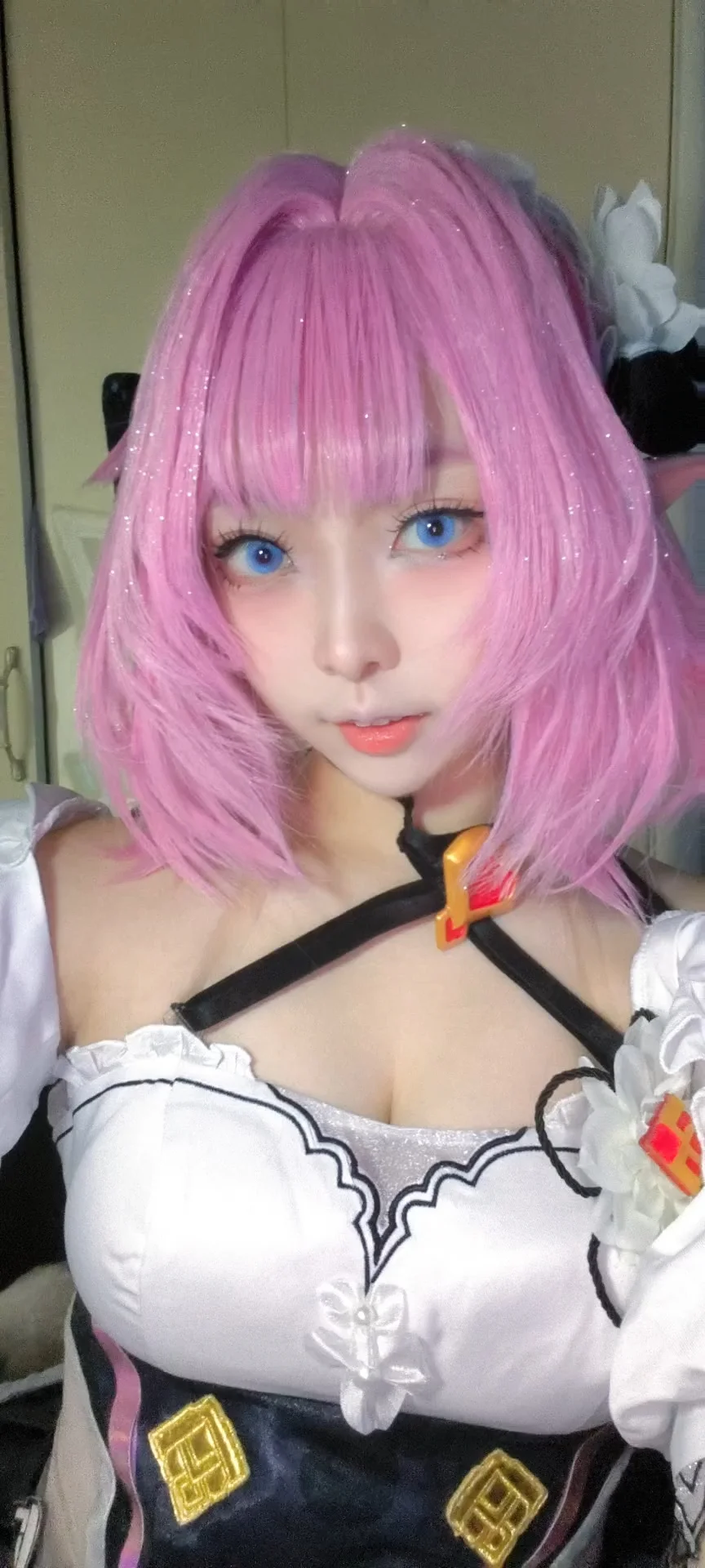 爱莉希雅cos, 崩坏3, cosplay妆容, 粉色假发, 二次元少女感