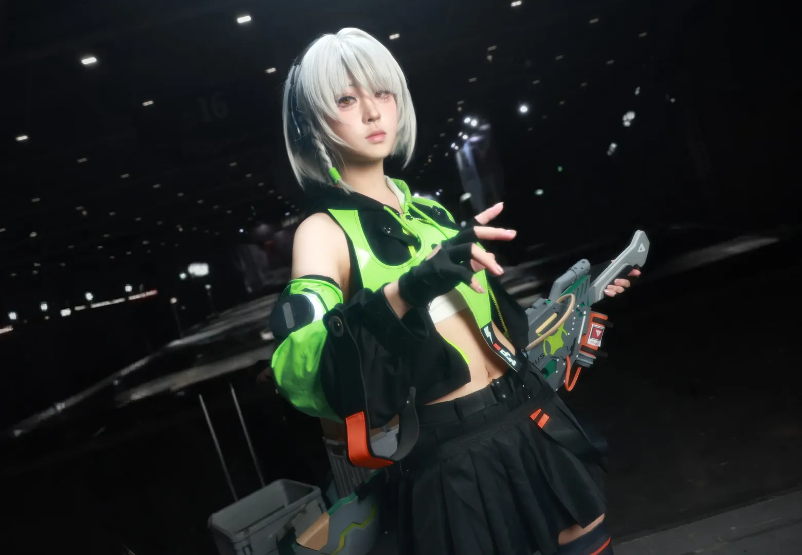 绝区零, 安比德玛拉cos, cosplay场照, 机能风穿搭, 黑丝长袜 - 第1张