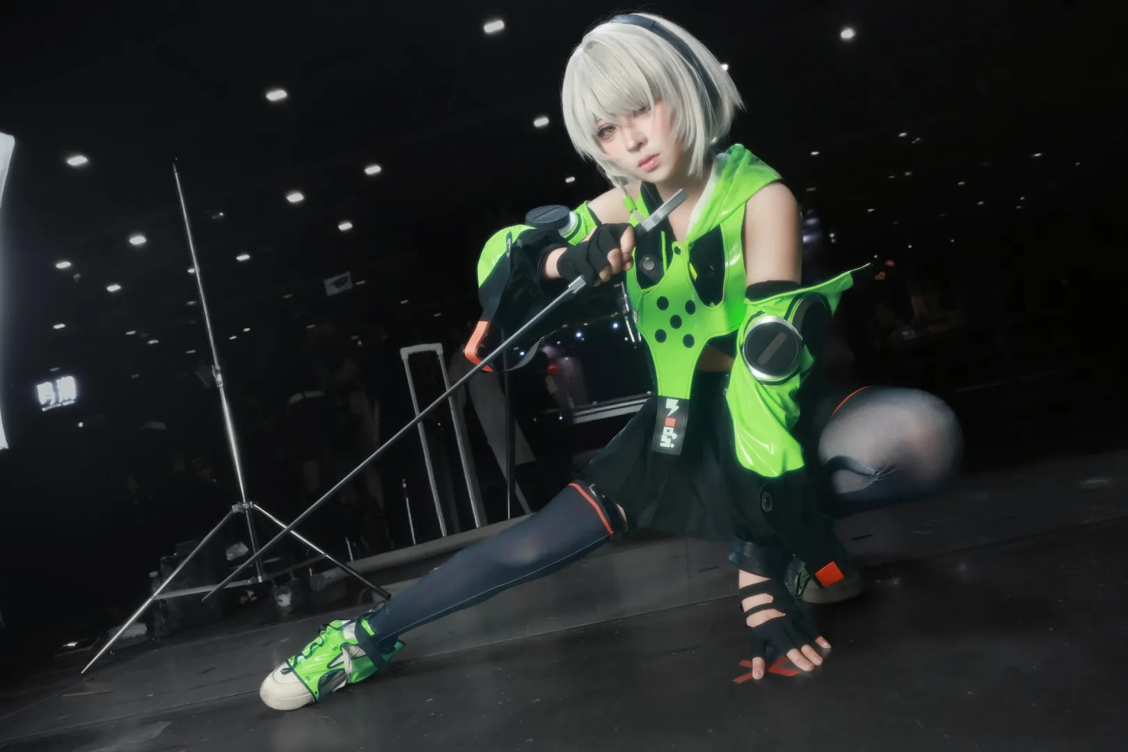绝区零, 安比德玛拉cos, cosplay场照, 机能风穿搭, 黑丝长袜 - 第4张