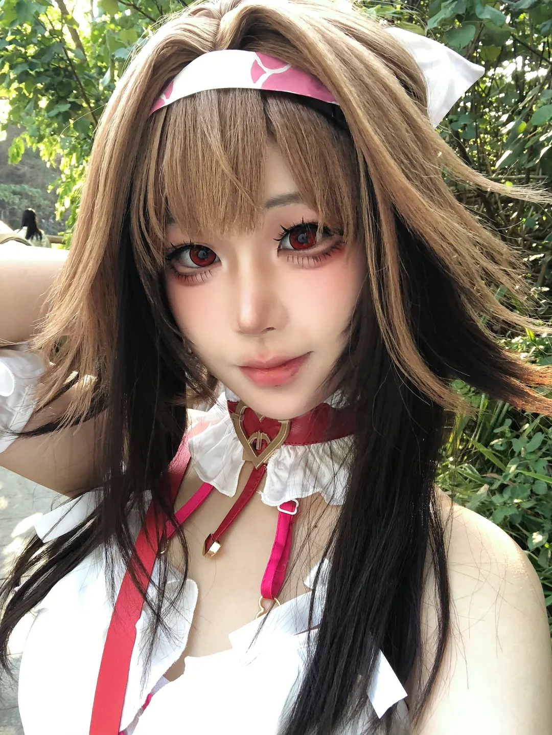 叶瞬光cos, 绝区零, 外景摄影, cosplay自拍, 红瞳美瞳