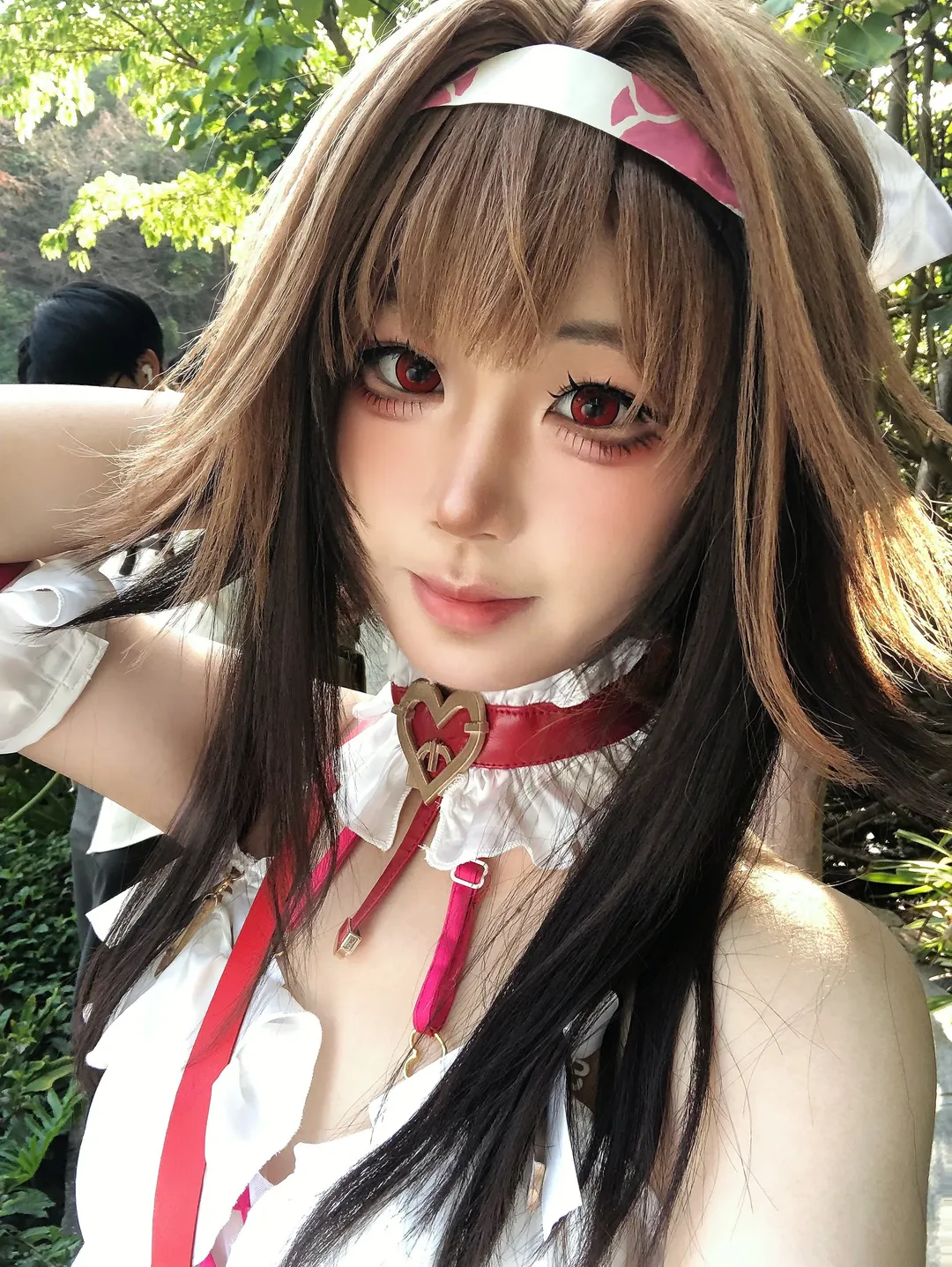 叶瞬光cos, 绝区零, 外景摄影, cosplay自拍, 红瞳美瞳 - 第2张