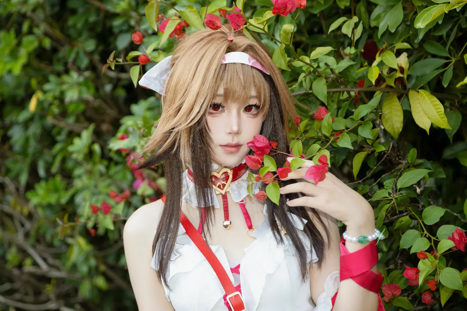 叶瞬光cos, cosplay, 外景拍摄, 纸板道具, 红绿撞色