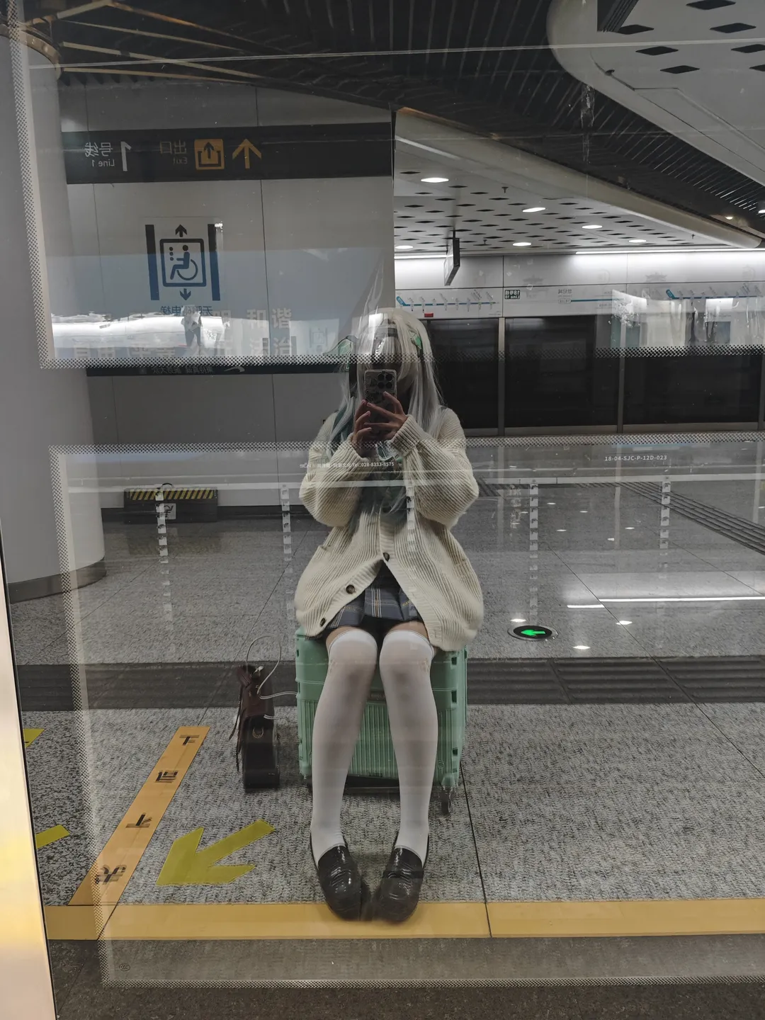 Honkai: Star Rail, Convention photos, Firefly cosplay, Spring Missive, White thigh-highs outfit