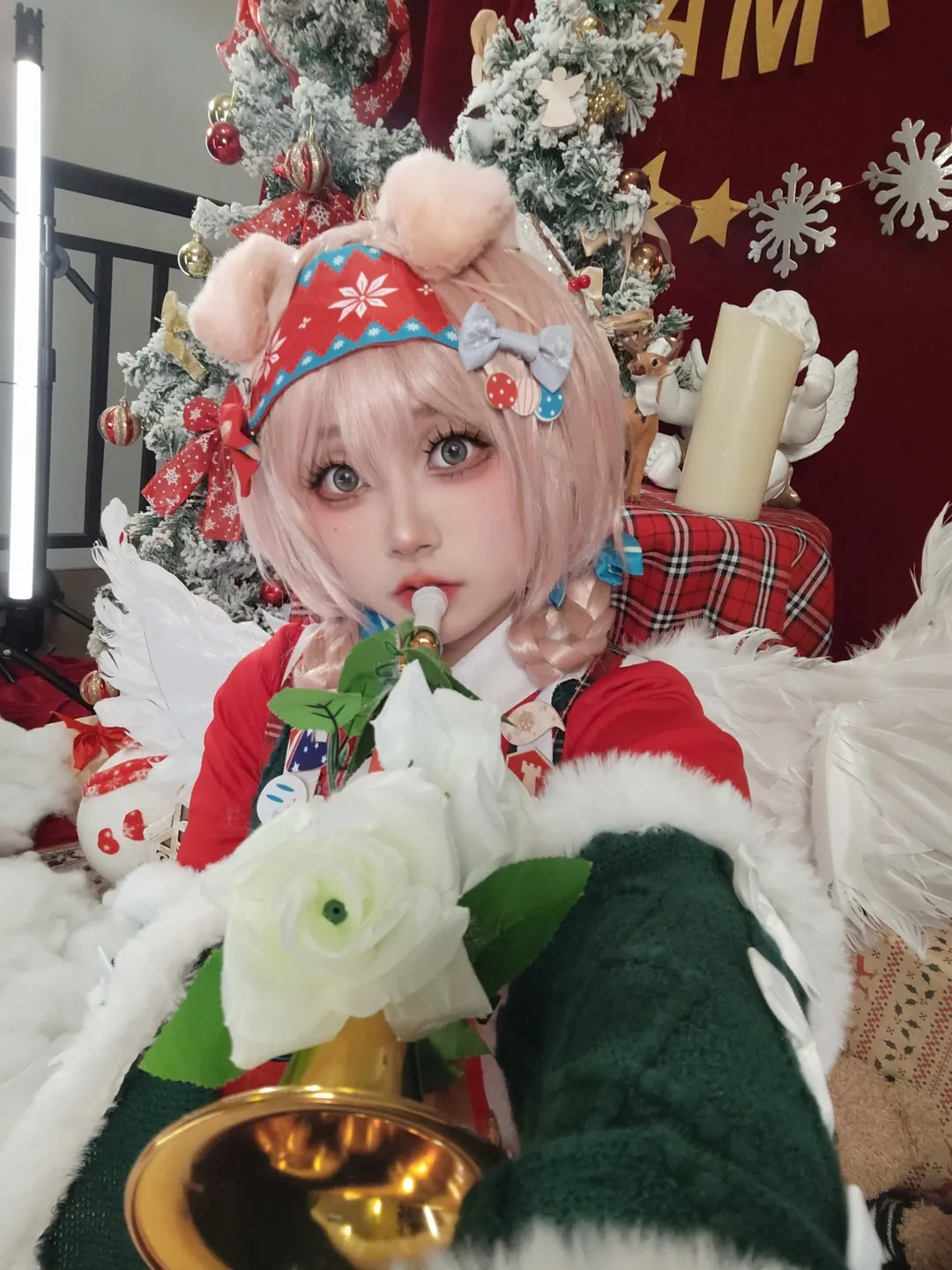 Anime girl, Arknights, Christmas theme, Goldenglow cosplay, Christmas makeup and styling
