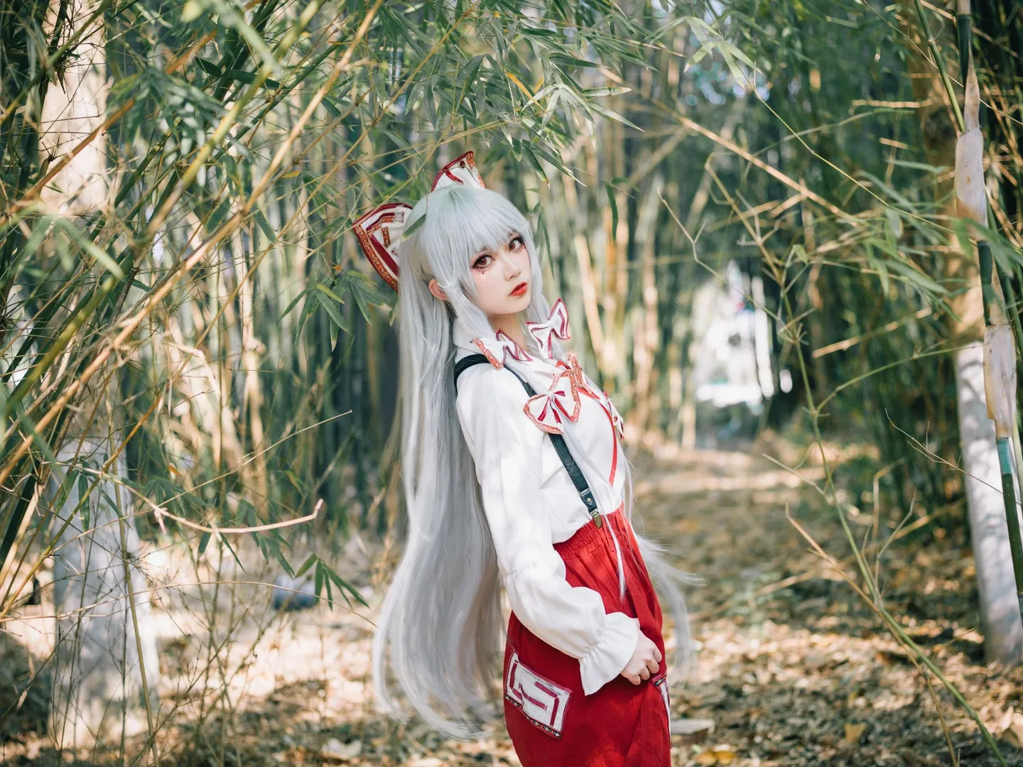 Outdoor photography, Fujiwara no Mokou cosplay, Silver hair, red eyes, Bamboo forest photoshoot, Touhou Project - Image 5