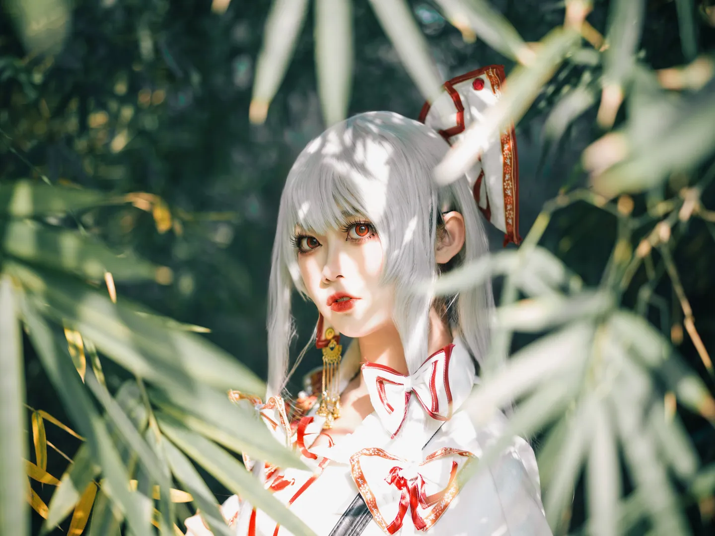 Outdoor photography, Fujiwara no Mokou cosplay, Silver hair, red eyes, Bamboo forest photoshoot, Touhou Project - Image 9