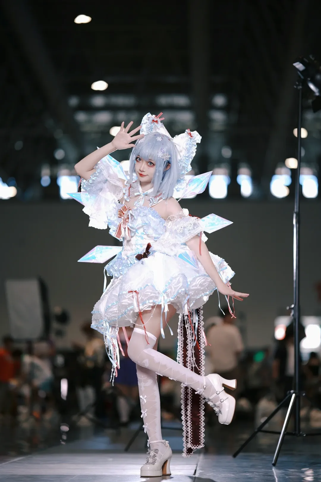 东方project, cosplay动作参考, 琪露诺cos, 漫展拍照姿势, 白丝过膝袜 - 第10张