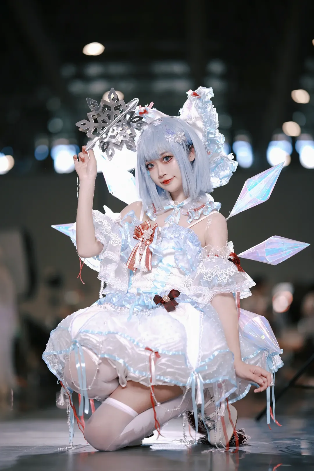 东方project, cosplay动作参考, 琪露诺cos, 漫展拍照姿势, 白丝过膝袜 - 第11张