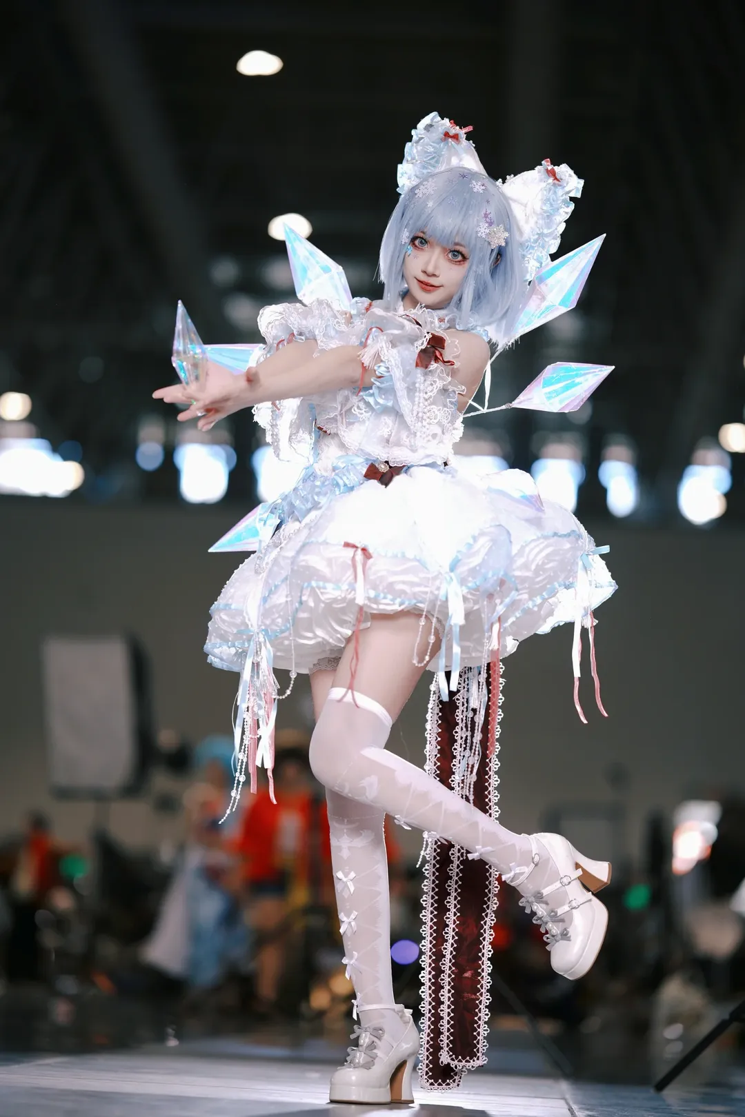 东方project, cosplay动作参考, 琪露诺cos, 漫展拍照姿势, 白丝过膝袜 - 第15张