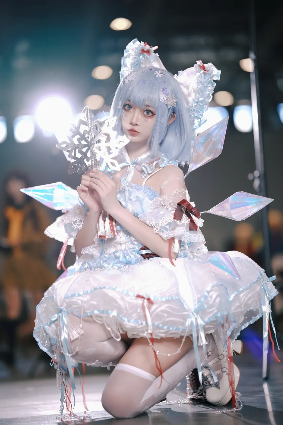 东方project, cosplay动作参考, 琪露诺cos, 漫展拍照姿势, 白丝过膝袜 - 第16张