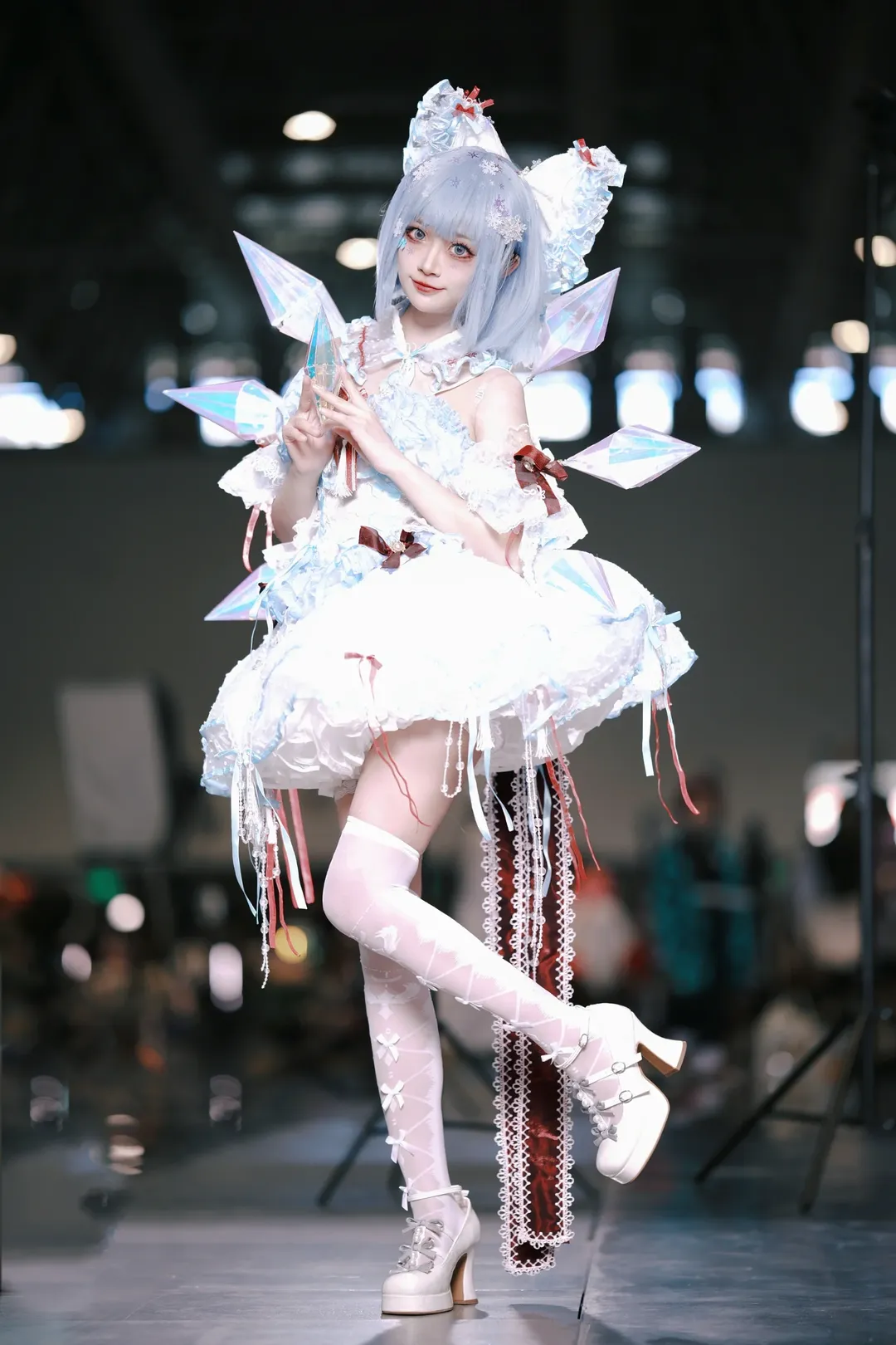 东方project, cosplay动作参考, 琪露诺cos, 漫展拍照姿势, 白丝过膝袜