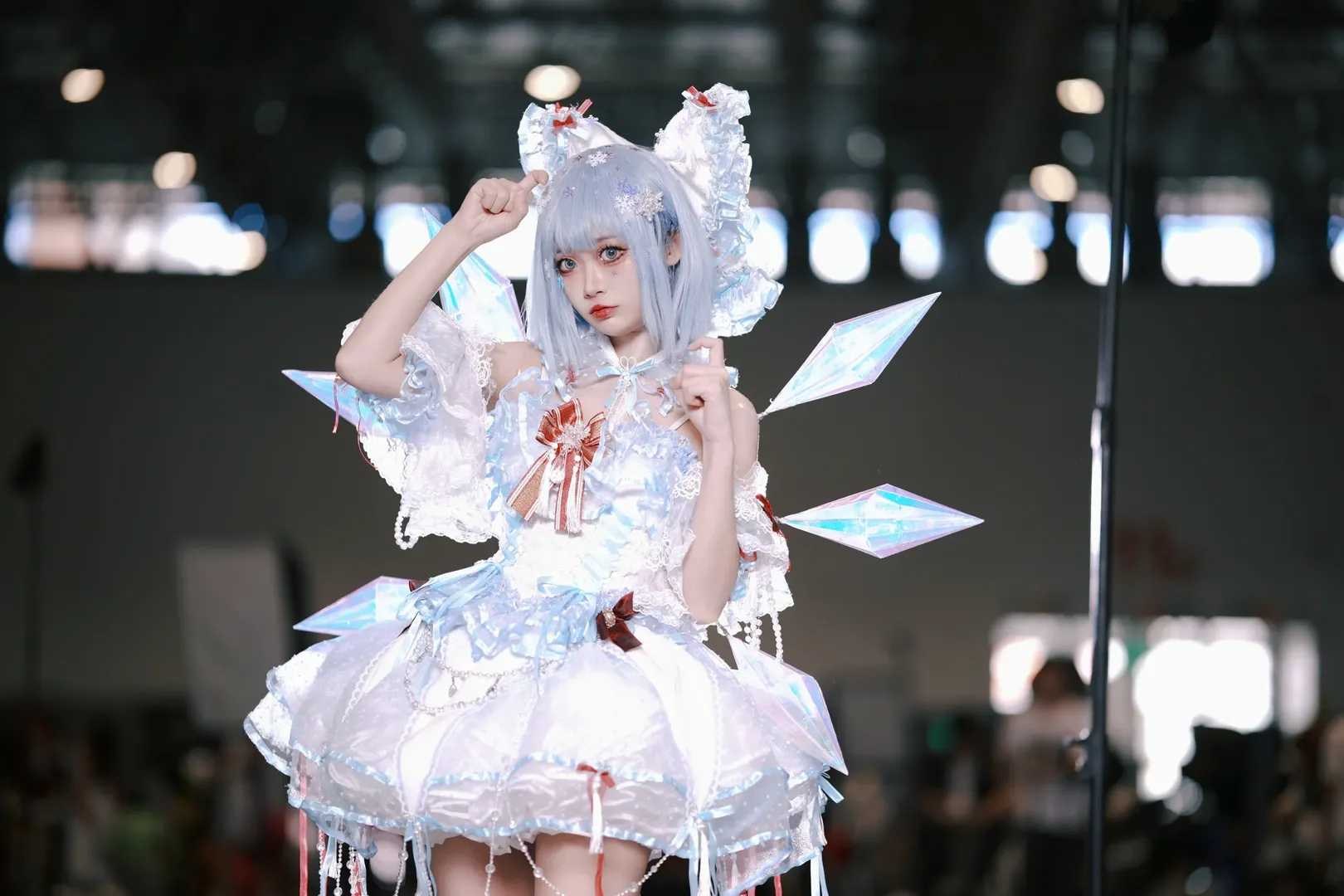 东方project, cosplay动作参考, 琪露诺cos, 漫展拍照姿势, 白丝过膝袜 - 第5张