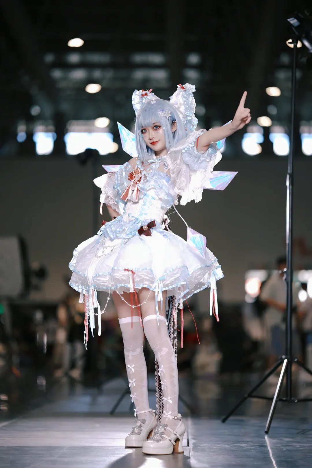 东方project, cosplay动作参考, 琪露诺cos, 漫展拍照姿势, 白丝过膝袜 - 第6张