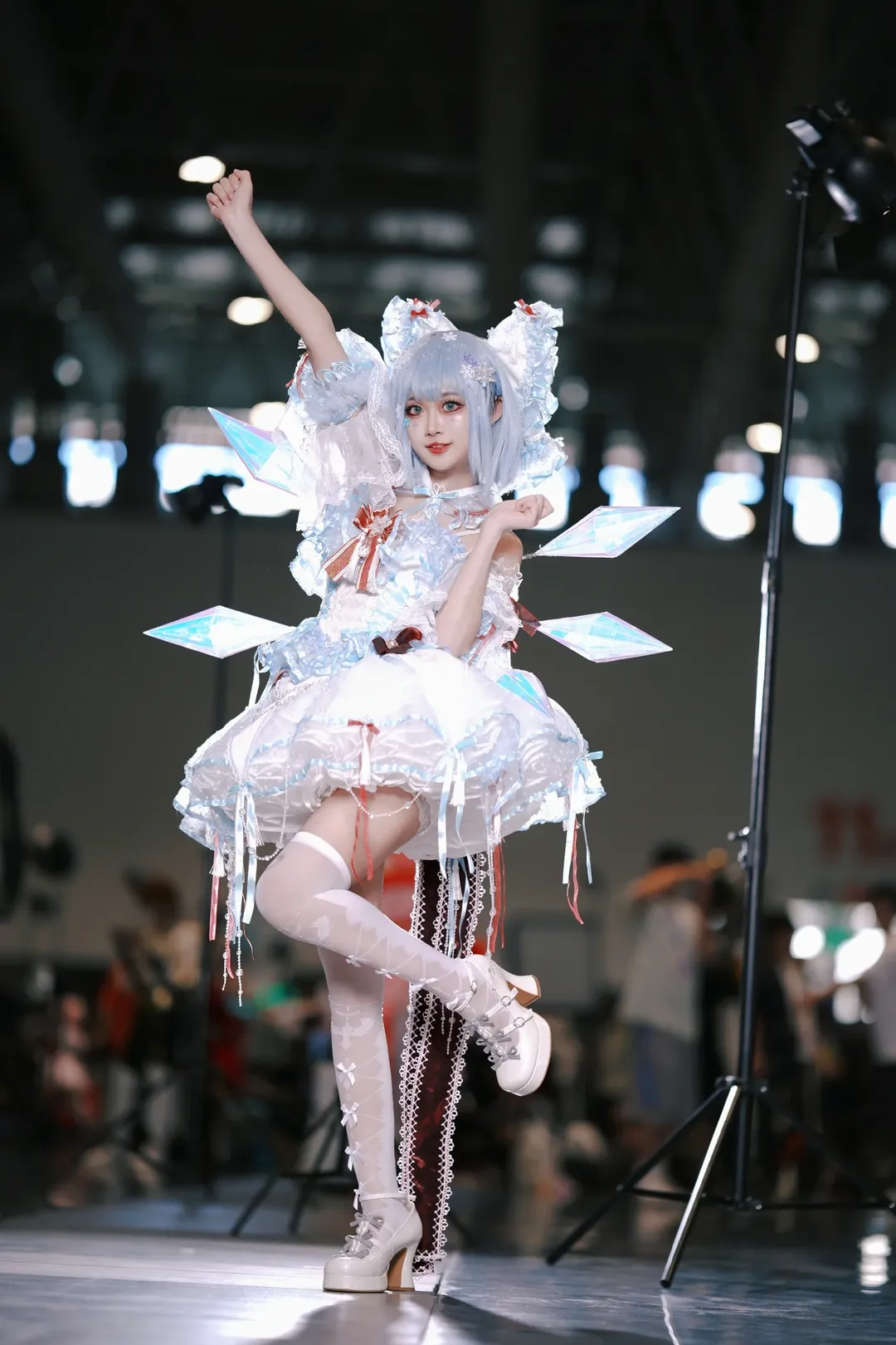 东方project, cosplay动作参考, 琪露诺cos, 漫展拍照姿势, 白丝过膝袜 - 第9张