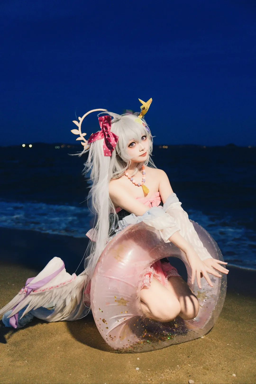 ブルーアーカイブ, 白洲アズサ コスプレ, 水着コスプレ, ブルーアワー, 海辺の夜景 - 1枚目