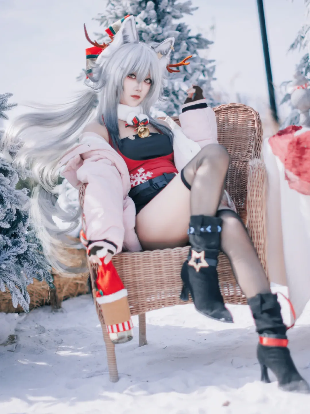 Anime cosplay, Arknights, Black stockings, Schwarz cosplay, Winter snow scene