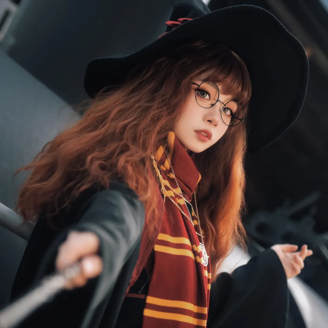 Hermione cosplay, Harry Potter, Universal Studios, Magical outfit, Stockings and long boots - Image 2