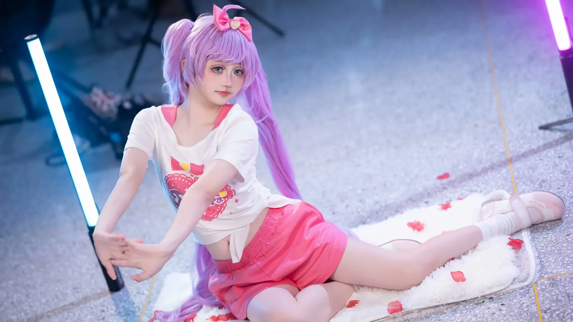 漫展场照, cosplay动作参考, 美妙天堂, 真中啦啦cos, 小偶像训练服 - 第2张