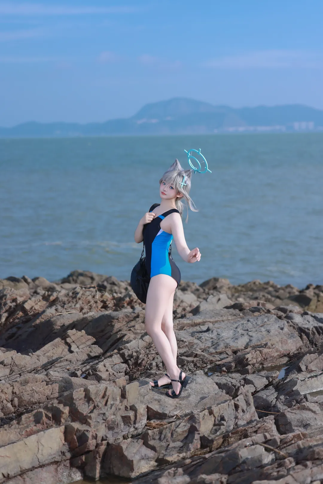 二次元少女, 蔚蓝档案, 泳装cosplay, 砂狼白子cos, 海边外景